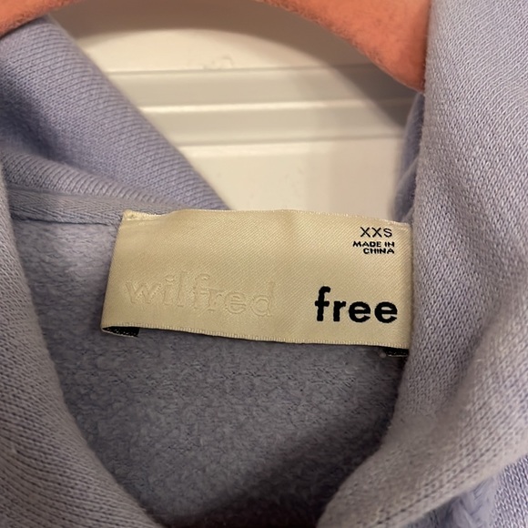 Aritzia cropped hoodie - Picture 2 of 3